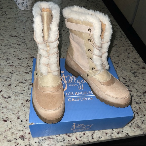 Jellypop Chanda Size 9 Bone Distressed Faux Suede Faux Fur Lace Up Boots Booties - Picture 1 of 7
